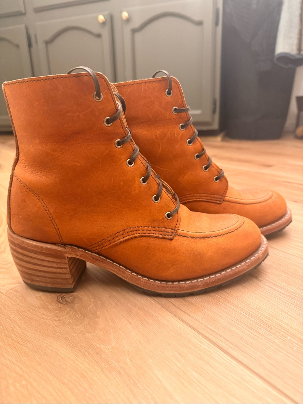 Red Wing Shoes - Clara Heritage 3404 in Oro Legacy - Picture 2 of 5